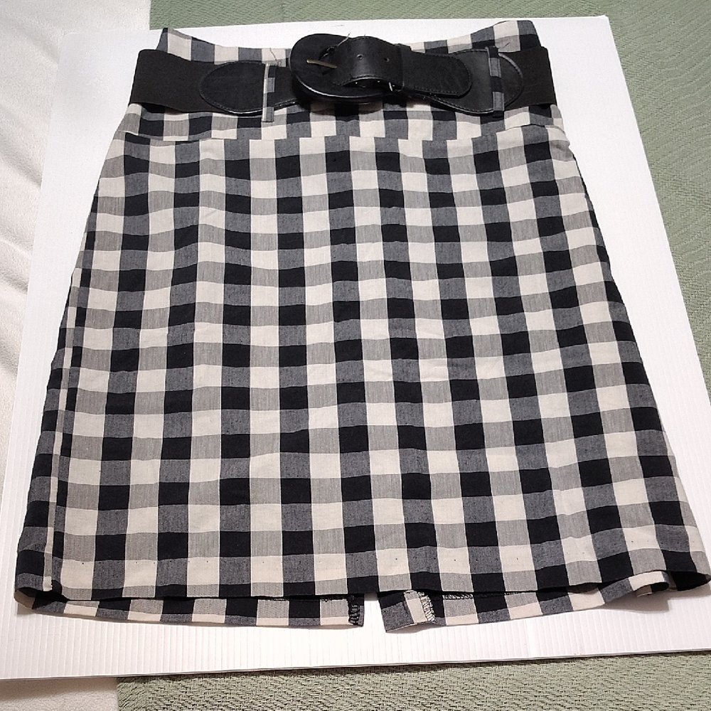 Spring Street Black & White Gingham Pencil Skirt With Black Buckle Belt